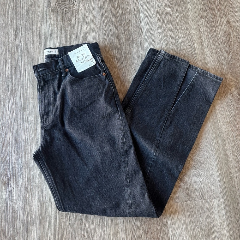 NWT Abercrombie and fitch High rise 90s relaxed jeans - Picture 3 of 8